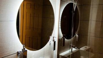 Appartamento | Bagno | Combinazione doccia/vasca, vasca da bagno a immersione totale