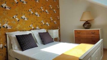 3 slaapkamers, een strijkplank/strijkijzer, wifi, beddengoed
