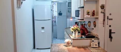 Microwave, oven, stovetop, cookware/dishes/utensils