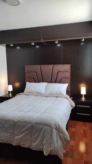 1 slaapkamer, een strijkplank/strijkijzer, wifi, beddengoed