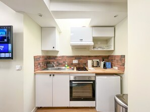 Fridge, oven, coffee/tea maker, toaster