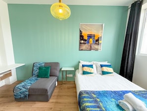2 bedrooms, iron/ironing board, free WiFi, bed sheets