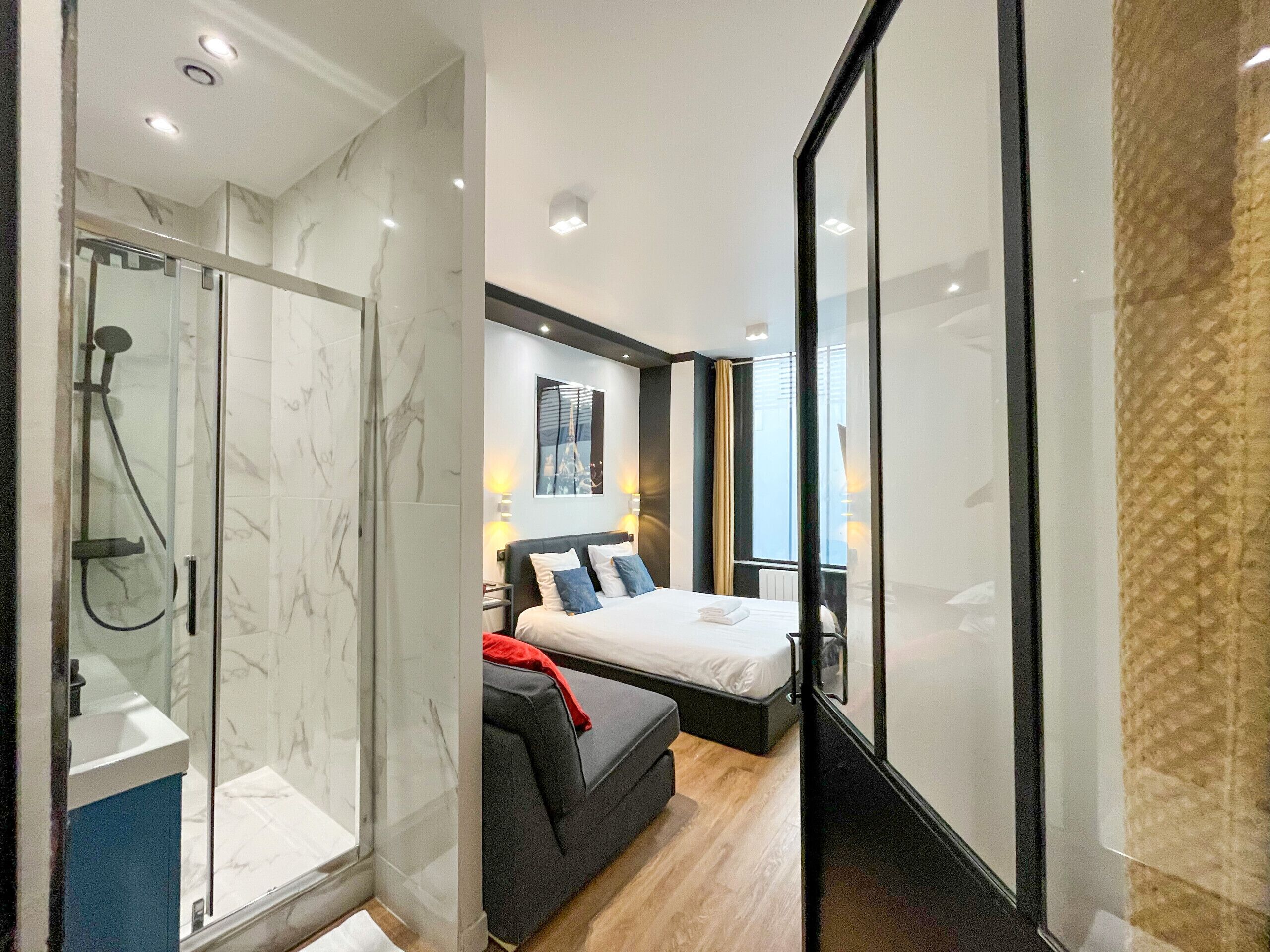 1 chambre, fer et planche à repasser, Wi-Fi gratuit, draps fournis