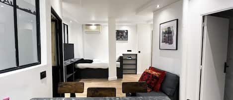 1 chambre, fer et planche à repasser, Wi-Fi gratuit, draps fournis