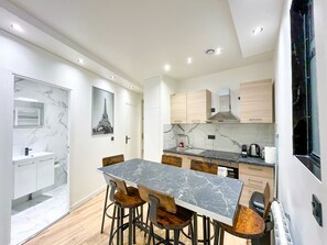 Fridge, microwave, oven, coffee/tea maker