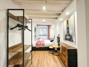 1 室のベッドルーム、アイロン / アイロン台、WiFi (無料)、ベッドシーツ