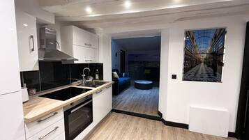 Fridge, microwave, oven, coffee/tea maker