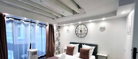 Iron/ironing board, free WiFi, bed sheets