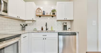 Modern Minimalist Suite 101