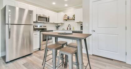 Modern Minimalist Suite 101