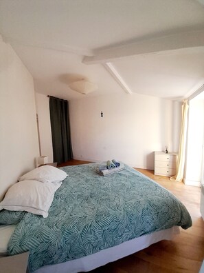 1 bedroom, iron/ironing board, travel cot, WiFi