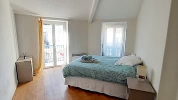 1 bedroom, iron/ironing board, travel crib, WiFi
