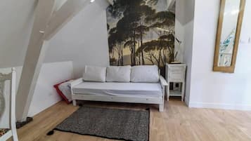 2 habitaciones, tabla de planchar con plancha y cuna de viaje