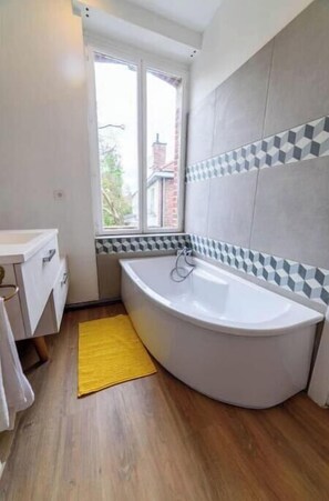 Towels, soap, shampoo, toilet paper - Le 304, Douais (Douai)