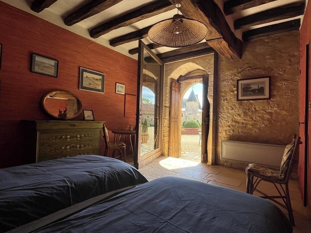 1 camera, una scrivania, ferro/asse da stiro, culla da viaggio