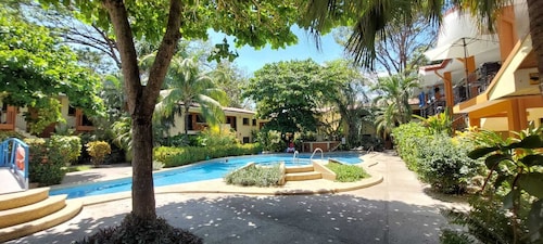 Cozy beach town condo! Walking distance to the beach and top restaurants in town