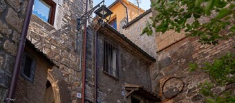 Warm farmhouse in the hamlet, on three levels with Jacuzzi