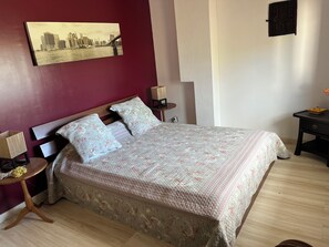 2 Schlafzimmer, Bügeleisen/Bügelbrett