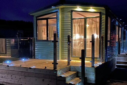 Lodge - Sleeps 6 - Parking - Garden