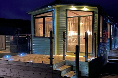 Lodge - Sleeps 6 - Parking - Garden