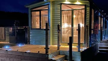 Cabin | Exterior