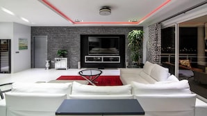 Unclassified image, 5 of 25, button - Lovely 3-bed Apartment in Maho (Lowlands)