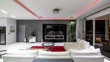 Apartment | Living area | TV