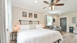 Room - Helen Studio Living Suite 102 (Helen)