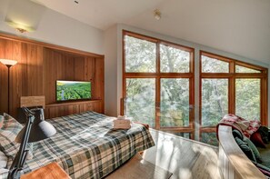 4 bedrooms, desk, iron/ironing board, free WiFi