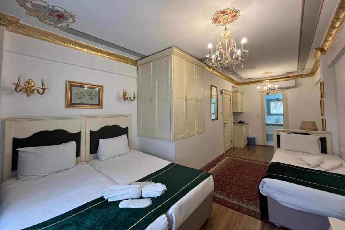 Executive Double or Twin Room | 2 bedrooms, premium bedding, minibar, laptop workspace