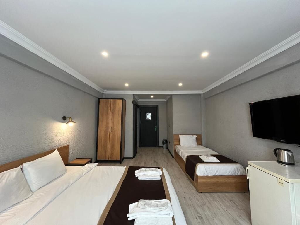 Deluxe Triple Room | Premium bedding, minibar, laptop workspace, iron/ironing board