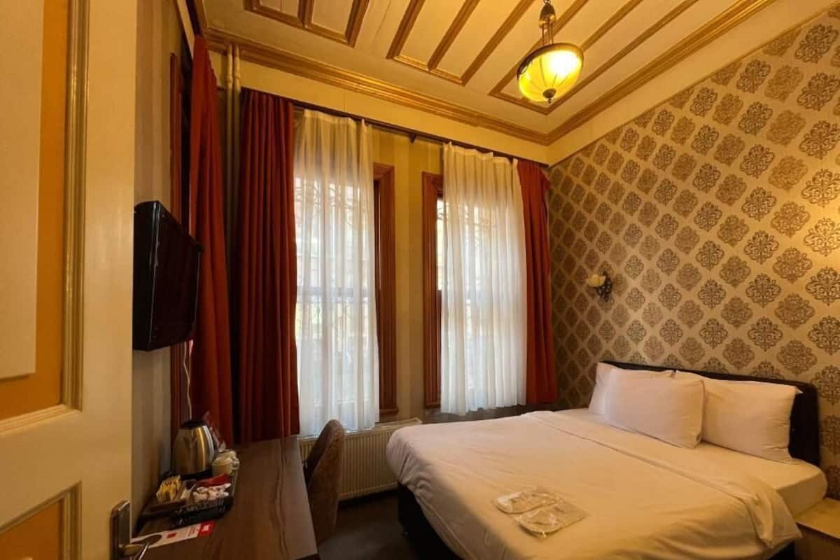 Comfort Room | 2 bedrooms, premium bedding, minibar, laptop workspace