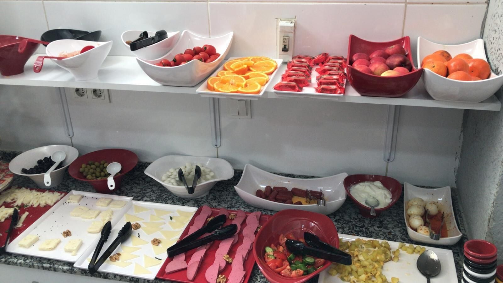 Daily continental breakfast (EUR 10 per person)