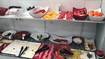 Daily continental breakfast (EUR 10 per person)