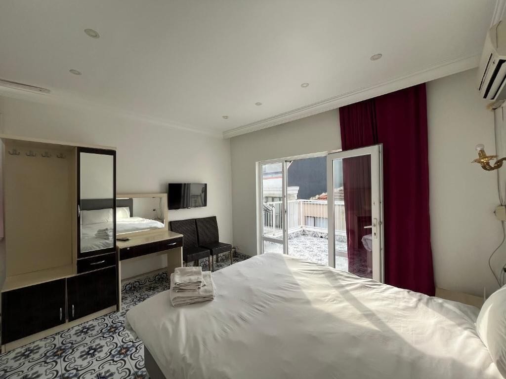 Luxury Double Room | Premium bedding, minibar, laptop workspace, iron/ironing board