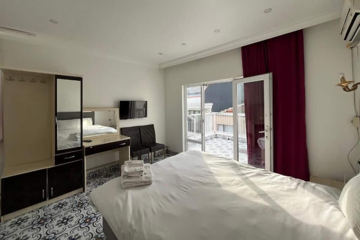 Luxury Double Room | 2 bedrooms, premium bedding, minibar, laptop workspace