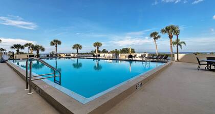 Upscale Gulf Front Hudson Condo w/ Pool