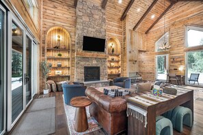 Smart TV, fireplace