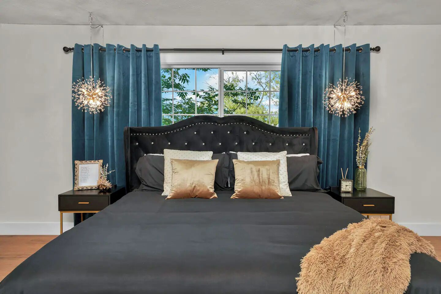 6 chambres, bureau, fer et planche à repasser, lit parapluie