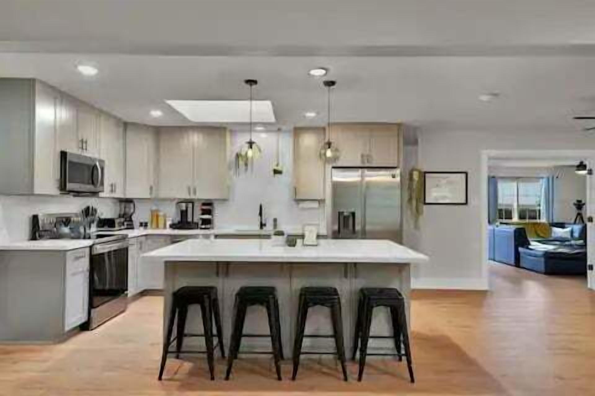 Refrigerador, microondas, parrilla de estufa y lavavajillas 