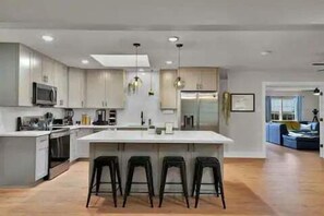 Fridge, microwave, stovetop, dishwasher