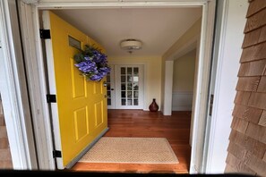 Interior - 3 Bedroom Home 1.5 mile to beaches, downtown Falmouth &  3 miles to golf (Falmouth)