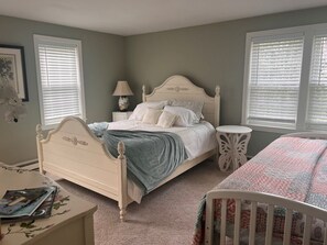 Room - 3 Bedroom Home 1.5 mile to beaches, downtown Falmouth &  3 miles to golf (Falmouth)