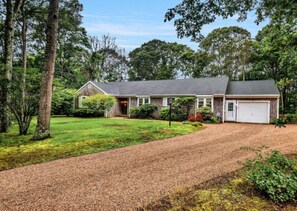 Exterior - 3 Bedroom Home 1.5 mile to beaches, downtown Falmouth &  3 miles to golf (Falmouth)