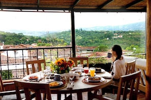 Free daily full breakfast