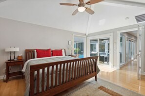 3 室のベッドルーム、デスク、アイロン / アイロン台、WiFi