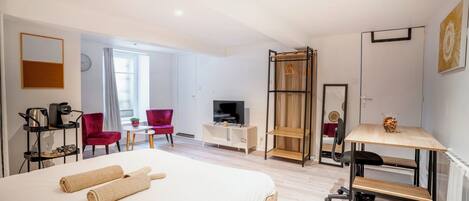 1 slaapkamer, een bureau, gratis wifi, beddengoed