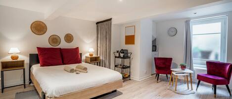 1 bedroom, desk, free WiFi, bed sheets