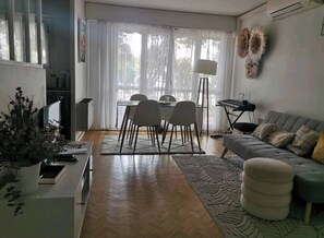 Living area - Charmant 2 Pièces, à 10 min du Métro Mairie de Montrouge (Montrouge)