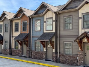 Exterior - Villa @ Snowshoe King,Hot Tub,Fireplace (Snowshoe)